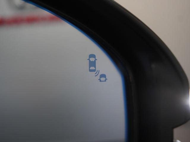 ヴェゼル ｅ：ＨＥＶＺ　２年保証　ＨｏｎｄａＣＯＮＮＥＣＴディスプレー＋ＥＴＣ２．０　ワイヤレス充電器　ブラインドスポットインフォメーション　前後ドラレコ　マルチビューカメラ　１８インチアルミホイール　コンビシート（32枚目）