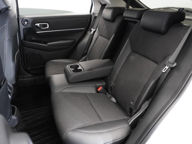 ヴェゼル ｅ：ＨＥＶＺ　２年保証　ＨｏｎｄａＣＯＮＮＥＣＴディスプレー＋ＥＴＣ２．０　ワイヤレス充電器　ブラインドスポットインフォメーション　前後ドラレコ　マルチビューカメラ　１８インチアルミホイール　コンビシート（34枚目）