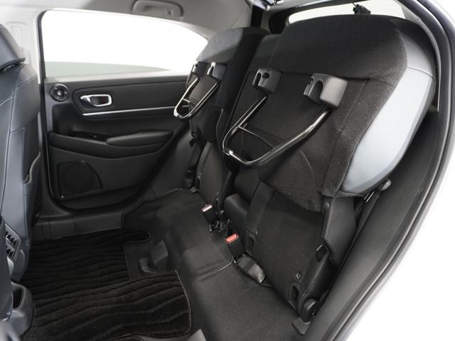ヴェゼル ｅ：ＨＥＶＺ　２年保証　ＨｏｎｄａＣＯＮＮＥＣＴディスプレー＋ＥＴＣ２．０　ワイヤレス充電器　ブラインドスポットインフォメーション　前後ドラレコ　マルチビューカメラ　１８インチアルミホイール　コンビシート（35枚目）