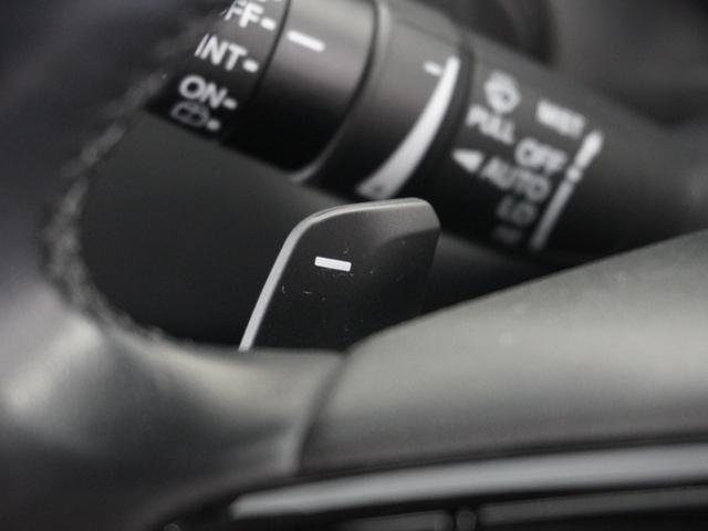 ヴェゼル ｅ：ＨＥＶＺ　２年保証　ＨｏｎｄａＣＯＮＮＥＣＴディスプレー＋ＥＴＣ２．０車載器＋ワイヤレス充電器　リアカメラ　ブラインドスポットインフォメーション　前ドラレコ　ハンズフリーアクセスパワーテールゲート　１８アルミ（11枚目）