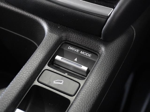 ヴェゼル ｅ：ＨＥＶＺ　２年保証　ＨｏｎｄａＣＯＮＮＥＣＴディスプレー＋ＥＴＣ２．０車載器＋ワイヤレス充電器　リアカメラ　ブラインドスポットインフォメーション　前ドラレコ　ハンズフリーアクセスパワーテールゲート　１８アルミ（12枚目）