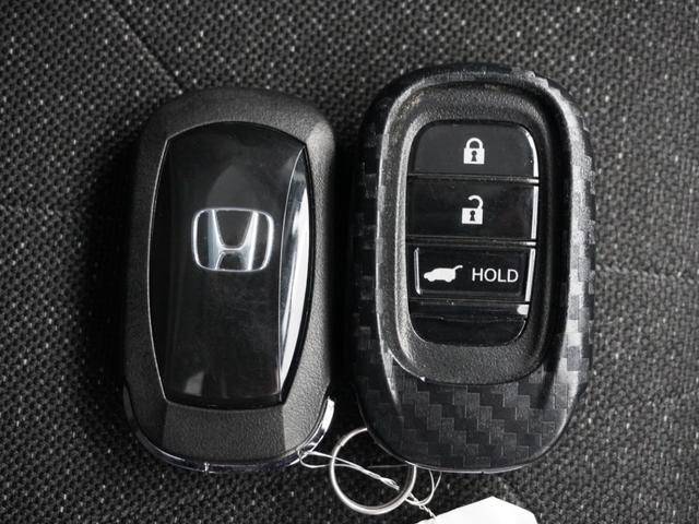 ヴェゼル ｅ：ＨＥＶＺ　２年保証　ＨｏｎｄａＣＯＮＮＥＣＴディスプレー＋ＥＴＣ２．０車載器＋ワイヤレス充電器　リアカメラ　ブラインドスポットインフォメーション　前ドラレコ　ハンズフリーアクセスパワーテールゲート　１８アルミ（22枚目）