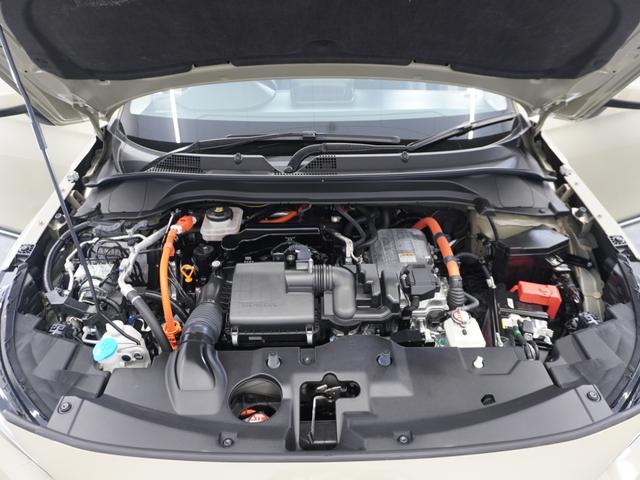 ヴェゼル ｅ：ＨＥＶＺ　２年保証　ＨｏｎｄａＣＯＮＮＥＣＴディスプレー＋ＥＴＣ２．０車載器＋ワイヤレス充電器　リアカメラ　ブラインドスポットインフォメーション　前ドラレコ　ハンズフリーアクセスパワーテールゲート　１８アルミ（23枚目）