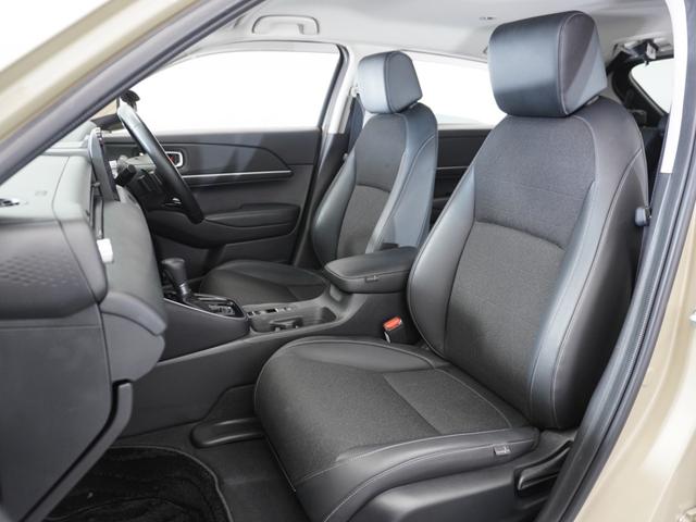 ヴェゼル ｅ：ＨＥＶＺ　２年保証　ＨｏｎｄａＣＯＮＮＥＣＴディスプレー＋ＥＴＣ２．０車載器＋ワイヤレス充電器　リアカメラ　ブラインドスポットインフォメーション　前ドラレコ　ハンズフリーアクセスパワーテールゲート　１８アルミ（26枚目）