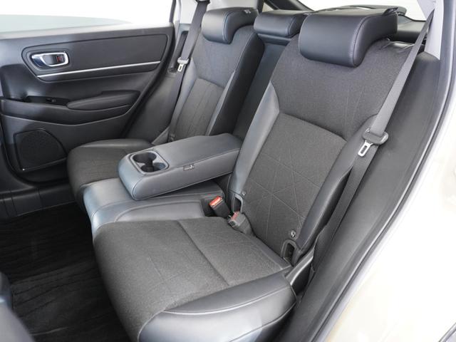 ヴェゼル ｅ：ＨＥＶＺ　２年保証　ＨｏｎｄａＣＯＮＮＥＣＴディスプレー＋ＥＴＣ２．０車載器＋ワイヤレス充電器　リアカメラ　ブラインドスポットインフォメーション　前ドラレコ　ハンズフリーアクセスパワーテールゲート　１８アルミ（27枚目）