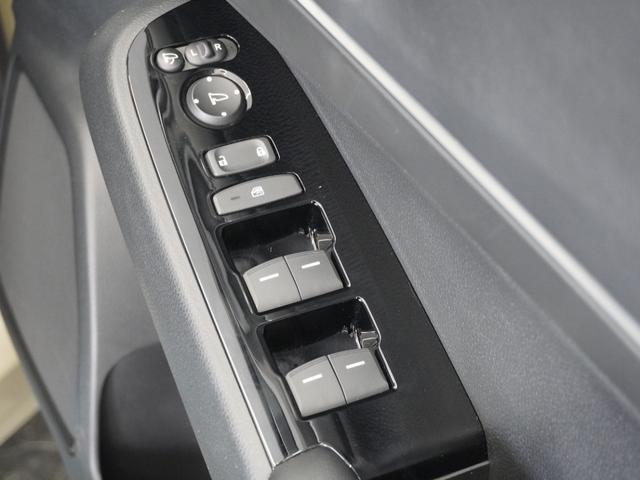 ヴェゼル ｅ：ＨＥＶＺ　２年保証　ＨｏｎｄａＣＯＮＮＥＣＴディスプレー＋ＥＴＣ２．０車載器＋ワイヤレス充電器　リアカメラ　ブラインドスポットインフォメーション　前ドラレコ　ハンズフリーアクセスパワーテールゲート　１８アルミ（35枚目）