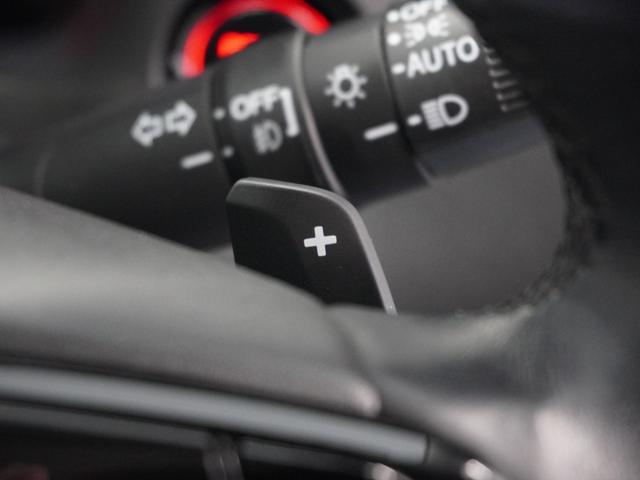 ヴェゼル ｅ：ＨＥＶＺ　２年保証　ＨｏｎｄａＣＯＮＮＥＣＴディスプレー＋ＥＴＣ２．０車載器＋ワイヤレス充電器　リアカメラ　ブラインドスポットインフォメーション　前ドラレコ　ハンズフリーアクセスパワーテールゲート　１８アルミ（42枚目）