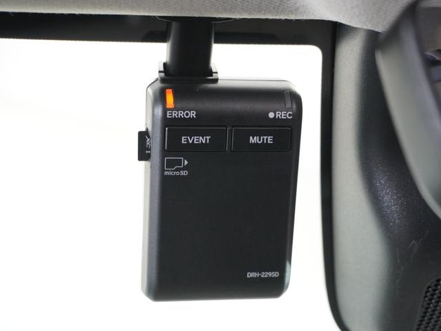 ヴェゼル ｅ：ＨＥＶＺ・ＰＬａＹパッケージ　２年保証　ＨｏｎｄａＣＯＮＮＥＣＴディスプレー＋ＥＴＣ２．０車載器　リアカメラ　ブラインドスポットインフォメーション　運転席助手席シートヒーター　１８インチアルミ　コンビシート（Ｐｌａｙ用）（5枚目）