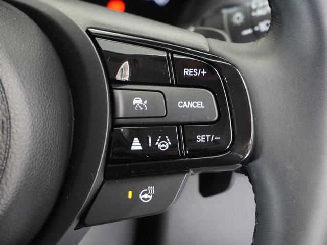 ヴェゼル ｅ：ＨＥＶＺ・ＰＬａＹパッケージ　２年保証　ＨｏｎｄａＣＯＮＮＥＣＴディスプレー＋ＥＴＣ２．０車載器　リアカメラ　ブラインドスポットインフォメーション　運転席助手席シートヒーター　１８インチアルミ　コンビシート（Ｐｌａｙ用）（10枚目）