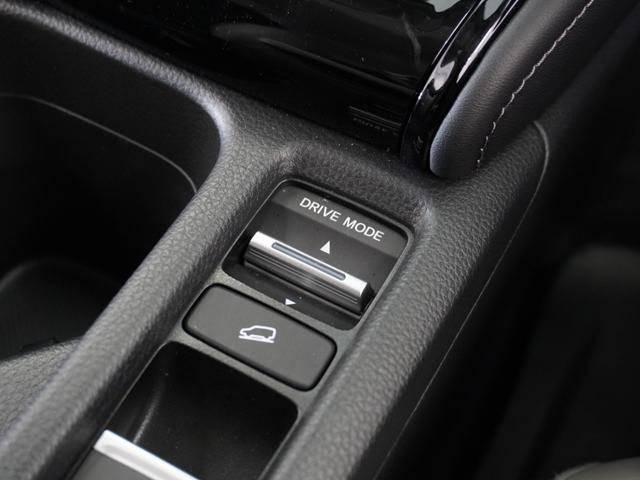 ヴェゼル ｅ：ＨＥＶＺ・ＰＬａＹパッケージ　２年保証　ＨｏｎｄａＣＯＮＮＥＣＴディスプレー＋ＥＴＣ２．０車載器　リアカメラ　ブラインドスポットインフォメーション　運転席助手席シートヒーター　１８インチアルミ　コンビシート（Ｐｌａｙ用）（12枚目）