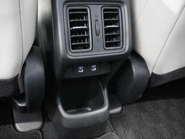 ヴェゼル ｅ：ＨＥＶＺ・ＰＬａＹパッケージ　２年保証　ＨｏｎｄａＣＯＮＮＥＣＴディスプレー＋ＥＴＣ２．０車載器　リアカメラ　ブラインドスポットインフォメーション　運転席助手席シートヒーター　１８インチアルミ　コンビシート（Ｐｌａｙ用）（29枚目）