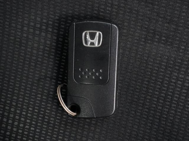 フィット G・10thアニバーサリー 3か月保証 Gathers7インチナビ リアカメラ コンフォートビューパッケージ スマートキー(1個)VSA(ABS+TCS+横滑り抑制)カラード電動格納式ドアミラー ETC車載器(13枚目)