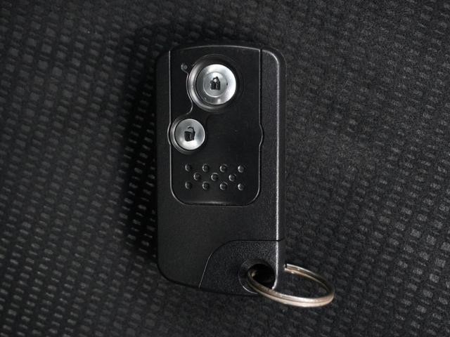 フィット G・10thアニバーサリー 3か月保証 Gathers7インチナビ リアカメラ コンフォートビューパッケージ スマートキー(1個)VSA(ABS+TCS+横滑り抑制)カラード電動格納式ドアミラー ETC車載器(14枚目)