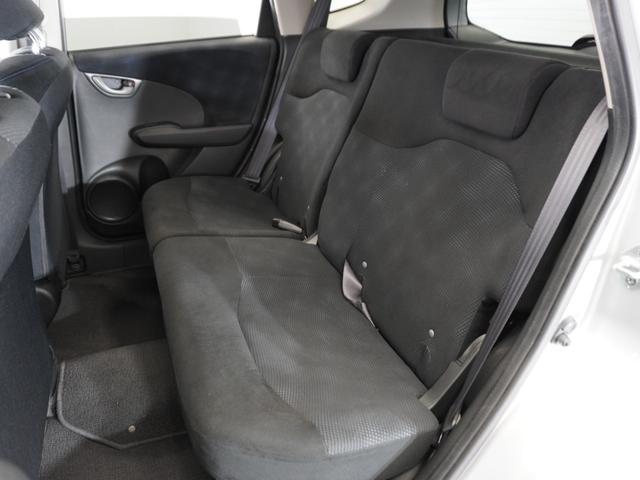 フィット G・10thアニバーサリー 3か月保証 Gathers7インチナビ リアカメラ コンフォートビューパッケージ スマートキー(1個)VSA(ABS+TCS+横滑り抑制)カラード電動格納式ドアミラー ETC車載器(19枚目)