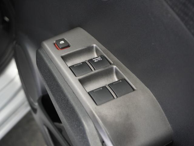 フィット G・10thアニバーサリー 3か月保証 Gathers7インチナビ リアカメラ コンフォートビューパッケージ スマートキー(1個)VSA(ABS+TCS+横滑り抑制)カラード電動格納式ドアミラー ETC車載器(24枚目)