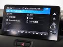ｅ：ＨＥＶＺ　２年保証　ＨｏｎｄａＣＯＮＮＥＣＴディスプレー＋ＥＴＣ２．０車載器＋ワイヤレス充電器　リアカメラ　ブラインドスポットインフォメーション　前ドラレコ　ハンズフリーアクセスパワーテールゲート　１８アルミ（54枚目）