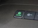 ◆ECONスイッチ(ECONモード)◆エンジンやエアコンといった、クルマ全体の動きを燃費優先で自動制御するECONモード。空調など快適性を優先したいときは、スイッチを押してOFFにできます。