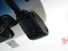 ◆ドライブレコーダー◆映像・音声などを記録する自動車用の装置です。もしもの事故の際の記録はもちろん、旅行の際の思い出としてドライブの映像を楽しむことができます。 3