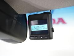 ◆ドライブレコーダー◆映像・音声などを記録する自動車用の装置です。もしもの事故の際の記録はもちろん、旅行の際の思い出としてドライブの映像を楽しむことができます。 3