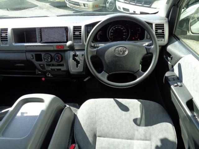 ハイエースワゴン ＧＬ　後席フリップダウンモニター・社外ＬＥＤヘッドライト・１０人乗り（3枚目）