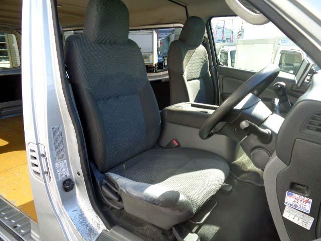 NV350キャラバンバン 4WD エマージェンシーブレーキ・全方位カメラ・1000kg積載(5枚目)