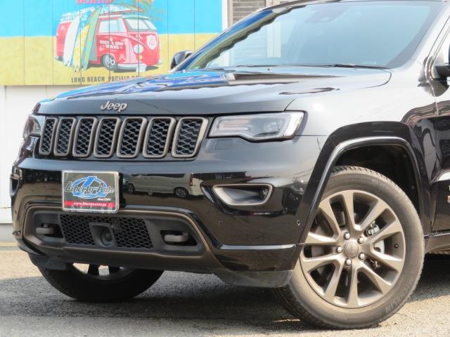 ジープ・グランドチェロキー ７５ｔｈアニバーサリーエディション　特別限定車　黒革電動シート　４ＷＤ　電動リアゲート　純正２０インチＡＷ　純正ナビ　Ｆ・Ｓ・Ｒカメラ　ヒッチメンバー　デジタルインナーミラー　ＨＩＤライト　プッシュスタート　スマートキー　セキュリティー（78枚目）