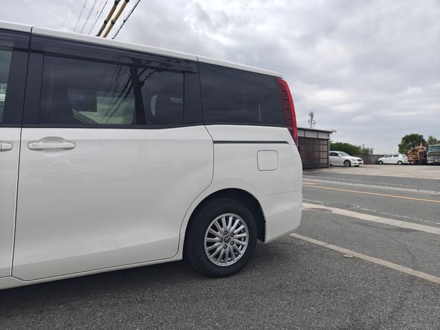 ノア ハイブリッドG 純正9インチナビ フルセグ ブルートゥースオーディオ バックカメラ 両側パワースライドドア LEDヘッドライト ETC 7人乗り リアオートエアコン 置くだけ充電(27枚目)