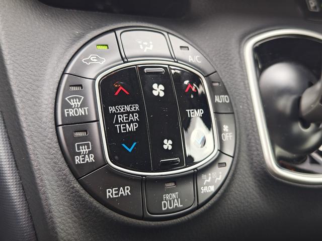 ノア ハイブリッドG 純正9インチナビ フルセグ ブルートゥースオーディオ バックカメラ 両側パワースライドドア LEDヘッドライト ETC 7人乗り リアオートエアコン 置くだけ充電(42枚目)