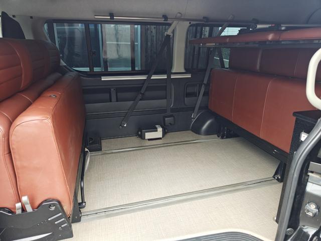 ハイエースワゴン GL 4WD キャンピング仕様公認 REVOシート2脚ロングスライド 2段ベッド FFヒーター サブバッテリー 走行充電 換気扇 ルーフスピーカー ミラー型前後ドラレコ シンク 床下収納 2025年タイヤ(32枚目)