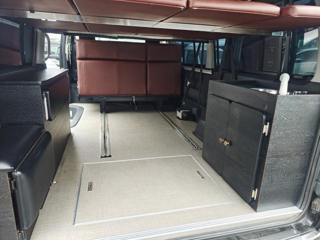 ハイエースワゴン GL 4WD キャンピング仕様公認 REVOシート2脚ロングスライド 2段ベッド FFヒーター サブバッテリー 走行充電 換気扇 ルーフスピーカー ミラー型前後ドラレコ シンク 床下収納 2025年タイヤ(33枚目)