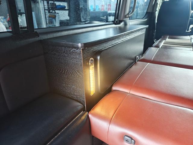 ハイエースワゴン GL 4WD キャンピング仕様公認 REVOシート2脚ロングスライド 2段ベッド FFヒーター サブバッテリー 走行充電 換気扇 ルーフスピーカー ミラー型前後ドラレコ シンク 床下収納 2025年タイヤ(39枚目)