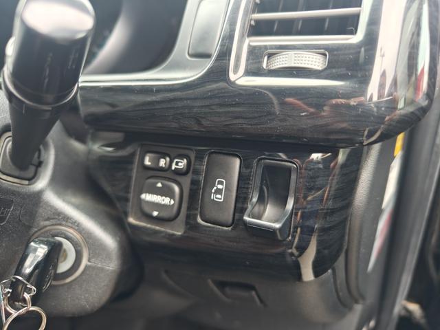 ハイエースワゴン GL 4WD キャンピング仕様公認 REVOシート2脚ロングスライド 2段ベッド FFヒーター サブバッテリー 走行充電 換気扇 ルーフスピーカー ミラー型前後ドラレコ シンク 床下収納 2025年タイヤ(43枚目)
