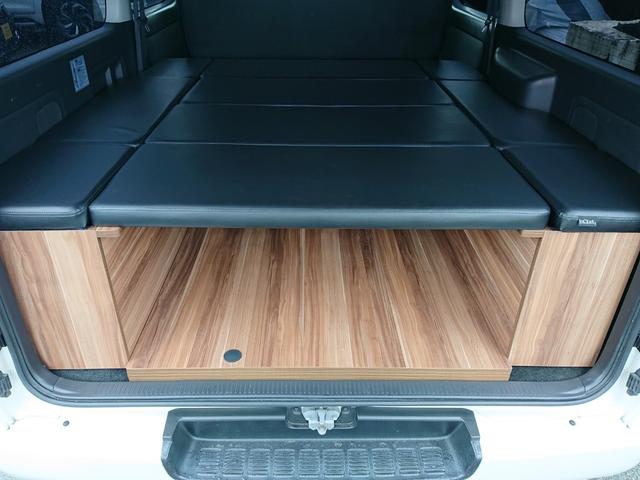 ハイエースバン ロングワイドスーパーGL ダークプライム 後期6速AT 両側電動ドア mObeLベッドキット ナビ フルセグ ブルートゥースオーディオ バックカメラ バルベロ17アルミ ナスカーホワイトレタータイヤ ローダウン LEDテール(14枚目)