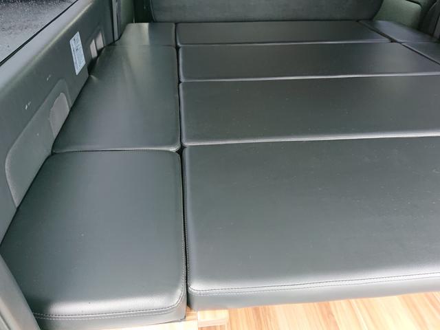 ハイエースバン ロングワイドスーパーGL ダークプライム 後期6速AT 両側電動ドア mObeLベッドキット ナビ フルセグ ブルートゥースオーディオ バックカメラ バルベロ17アルミ ナスカーホワイトレタータイヤ ローダウン LEDテール(17枚目)