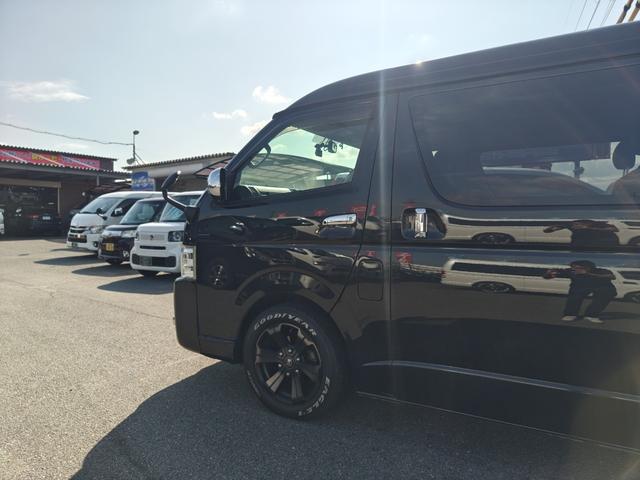 ハイエースバン ロングワイドスーパーGL ダークプライム 後期6速AT 両側電動ドア mObeLベッドキット ナビ フルセグ ブルートゥースオーディオ バックカメラ バルベロ17アルミ ナスカーホワイトレタータイヤ ローダウン LEDテール(28枚目)