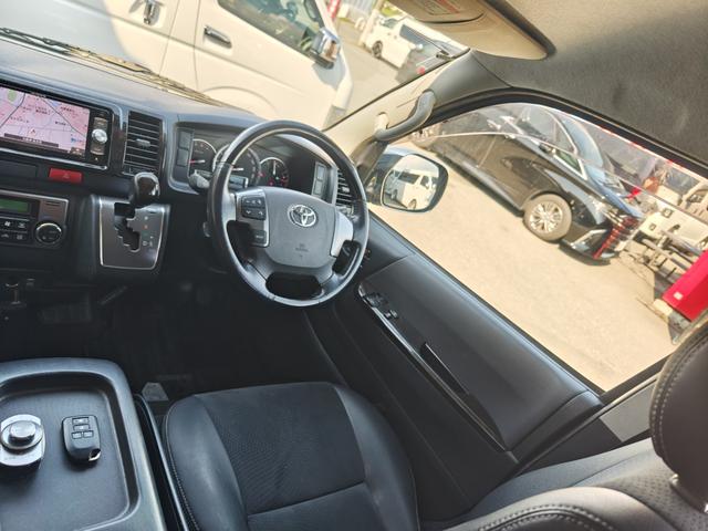 ハイエースバン ロングワイドスーパーGL ダークプライム 後期6速AT 両側電動ドア mObeLベッドキット ナビ フルセグ ブルートゥースオーディオ バックカメラ バルベロ17アルミ ナスカーホワイトレタータイヤ ローダウン LEDテール(36枚目)