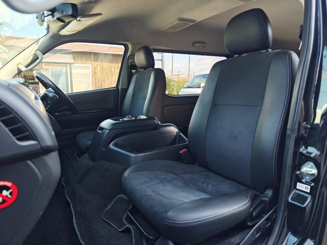 ハイエースバン ロングワイドスーパーGL ダークプライム 後期6速AT 両側電動ドア mObeLベッドキット ナビ フルセグ ブルートゥースオーディオ バックカメラ バルベロ17アルミ ナスカーホワイトレタータイヤ ローダウン LEDテール(40枚目)