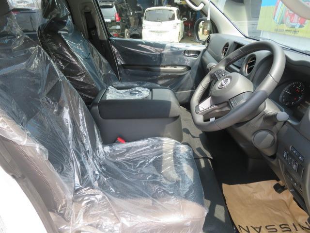 キャラバン ロンググランドプレミアムGX 寒冷地仕様 運転席助手席シートヒーター 左電動スライドドア インテリジェントルームミラー アラウンドビューモニター ハーフレザーシート 4WD 11型ディスプレーオーディオ スクラッチシールド 即納〇(17枚目)