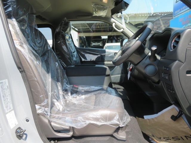 キャラバン ロンググランドプレミアムGX 新車未登録 4WD ディーゼルターボ 寒冷地 オートスライドドア スクラッチシールド アルパイン11型Dオーディオ 全方位運転支援 衝突軽減 アラウンドビューM 車線遺脱 シートヒーター 即納〇(17枚目)