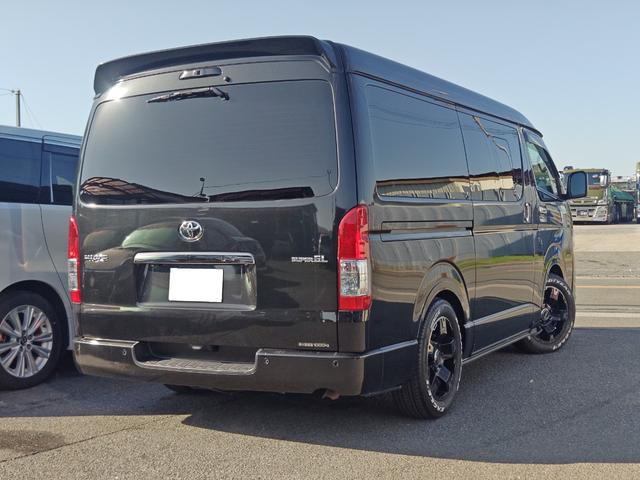 ハイエースバン スーパーGL ダークプライムII ワイドボディ 4WD エアロ 17アルミ リアスライドフロア デジタルインナーミラー パノラミックビューモニター ホワイトレタータイヤ 大型センターコンソール 寒冷地仕様 ナビ フルセグ BT(7枚目)