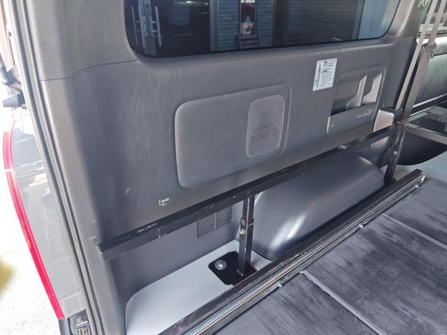 ハイエースバン スーパーGL ダークプライムII ワイドボディ 4WD エアロ 17アルミ リアスライドフロア デジタルインナーミラー パノラミックビューモニター ホワイトレタータイヤ 大型センターコンソール 寒冷地仕様 ナビ フルセグ BT(16枚目)