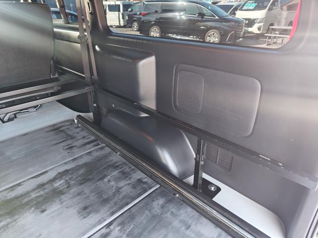 ハイエースバン スーパーGL ダークプライムII ワイドボディ 4WD エアロ 17アルミ リアスライドフロア デジタルインナーミラー パノラミックビューモニター ホワイトレタータイヤ 大型センターコンソール 寒冷地仕様 ナビ フルセグ BT(17枚目)