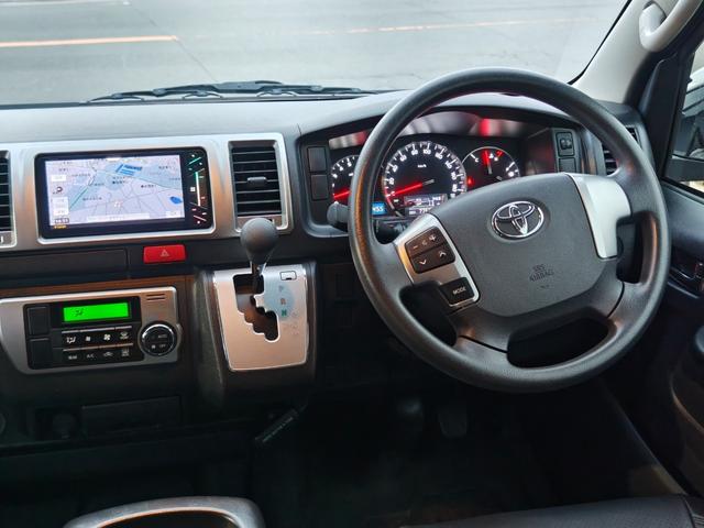 ハイエースバン ロングスーパーＧＬ　ＲＥＶＯシート２脚ロングスライド　４ナンバー８人乗公認　フルフラットベッド　ＩＳＯＦＩＸチャイルドシート対応　ナビ　フルセグ　ブルートゥースオーディオ　社外アルミ　ホワイトレタータイヤ　６速ＡＴ（10枚目）