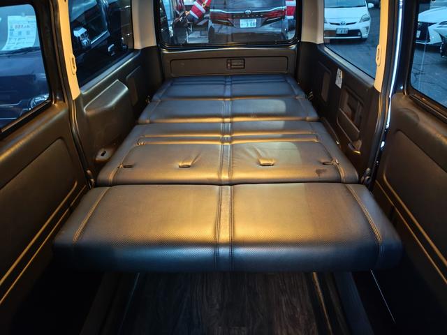 ハイエースバン ロングスーパーＧＬ　ＲＥＶＯシート２脚ロングスライド　４ナンバー８人乗公認　フルフラットベッド　ＩＳＯＦＩＸチャイルドシート対応　ナビ　フルセグ　ブルートゥースオーディオ　社外アルミ　ホワイトレタータイヤ　６速ＡＴ（22枚目）