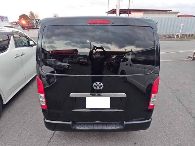 ハイエースバン ロングスーパーＧＬ　ＲＥＶＯシート２脚ロングスライド　４ナンバー８人乗公認　フルフラットベッド　ＩＳＯＦＩＸチャイルドシート対応　ナビ　フルセグ　ブルートゥースオーディオ　社外アルミ　ホワイトレタータイヤ　６速ＡＴ（28枚目）