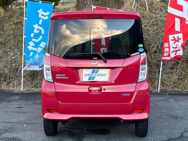 デイズルークス Ｘ　電動ドア　インテリィキー　プッシュスタート　純正ナビ　フルセグＴＶ　バックカメラ（8枚目）