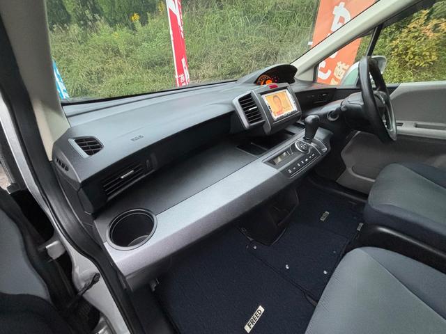 フリード フレックス　ジャストセレクション　パワースライドドア　純正ナビ　地デジ．　バックカメラ　　ＥＴＣ　ＨＩＤ　Ｂｌｕｅｔｏｏｔｈ　ＤＶＤ再生（17枚目）