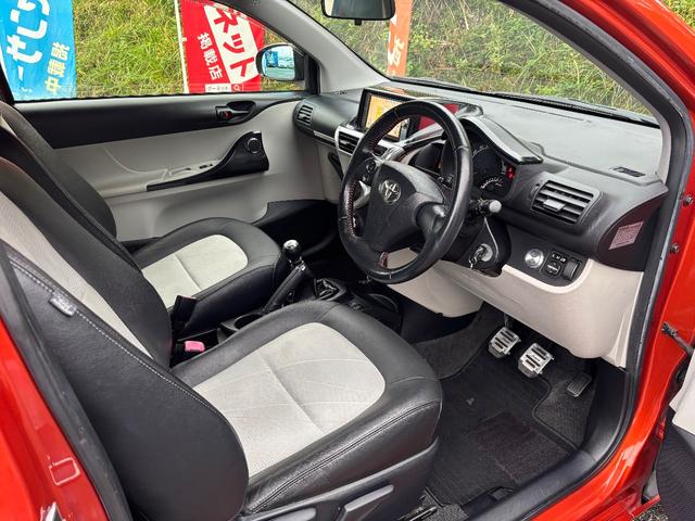 ｉＱ １３０Ｇ　ＭＴ→（ゴー）レザーパッケージ　６速マニュアル　社外ナビ　フルセグＴＶ　バックカメラ　ＥＴＣ（4枚目）