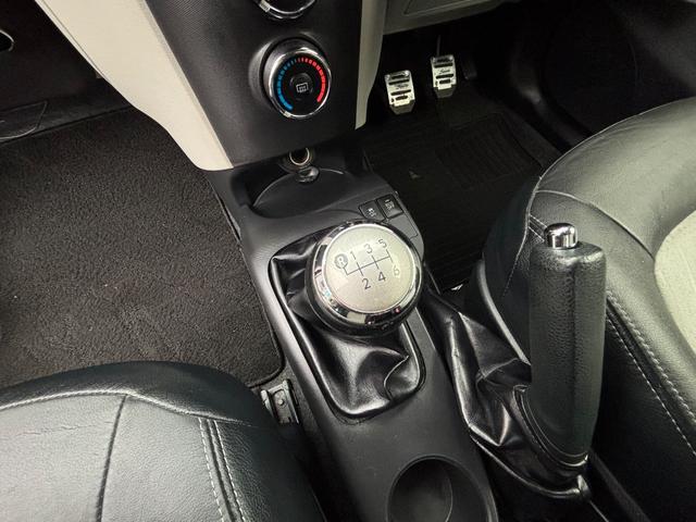 ｉＱ １３０Ｇ　ＭＴ→（ゴー）レザーパッケージ　６速マニュアル　社外ナビ　フルセグＴＶ　バックカメラ　ＥＴＣ（6枚目）
