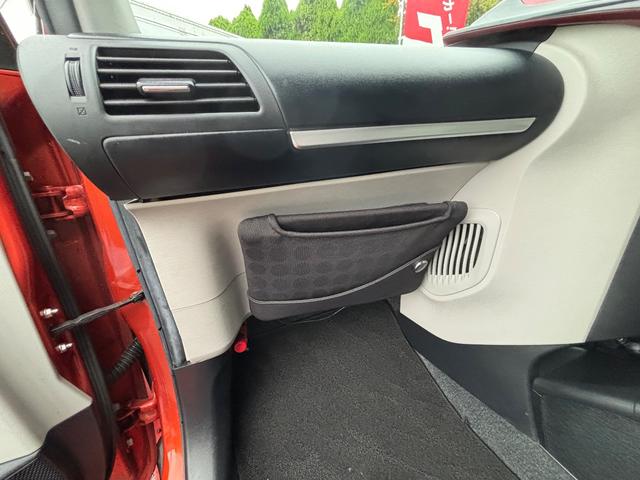 ｉＱ １３０Ｇ　ＭＴ→（ゴー）レザーパッケージ　６速マニュアル　社外ナビ　フルセグＴＶ　バックカメラ　ＥＴＣ（24枚目）